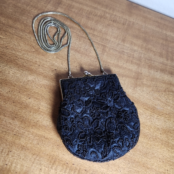 La Regale Handbags - Vintage La Regale Kiss Lock Clam Shell Black Beaded Floral Evening Bag W Chain